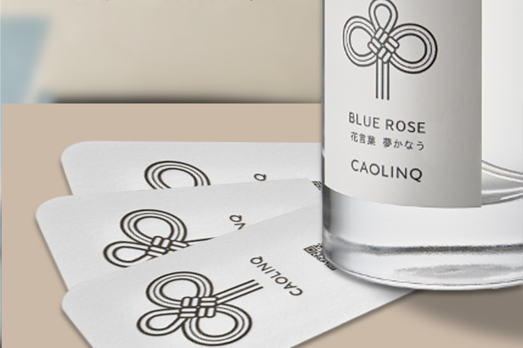 ムエットに香りを吹きかける