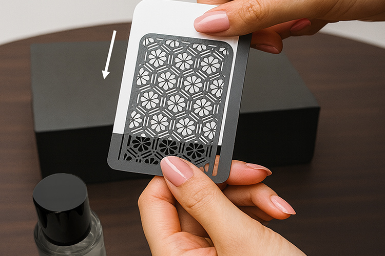 専用ホルダーに挟む